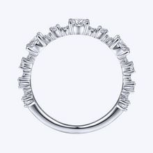 Load image into Gallery viewer, Round Alternating Diamond Station Ring
