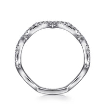 Load image into Gallery viewer, Pointed Scalloped Diamond Ring
