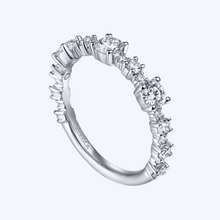 Load image into Gallery viewer, Round Alternating Diamond Station Ring
